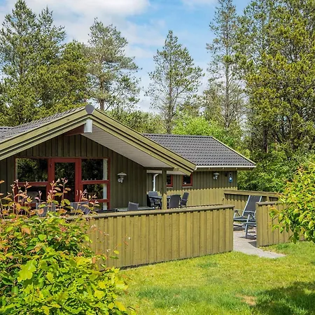 8 Person In Norre Nebel-by Traum *